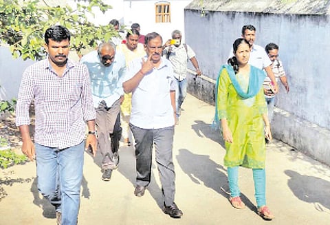 பொள்ளாச்சி பாலியல் வழக்கு: சி.பி.சி.ஐ.டி. விசாரணை தொடங்கியது சம்பவம் நடந்த இடத்தில் உயர் அதிகாரிகள் ஆய்வு