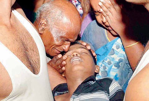 ஈரோட்டில் பரிதாபம் கிணற்றில் மூழ்கி பள்ளி மாணவன் சாவு