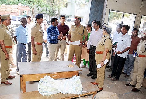 மின்னணு எந்திரங்களை மாற்றுப்பாதையில் எடுத்து வர ஆய்வு - வாக்குப்பதிவு மையங்களை பார்வையிட்டபின் ஐ.ஜி.பேட்டி