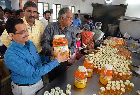 100 சதவீத வாக்குப்பதிவு அடைவதற்காக தேர்தல் விழிப்புணர்வு ஏற்படுத்திய கலெக்டர்