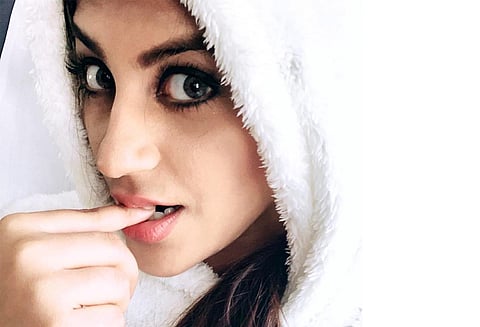 கவர்ச்சி படம் வெளியிட்ட நடிகை யாஷிகாவை விளாசிய ரசிகர்கள்