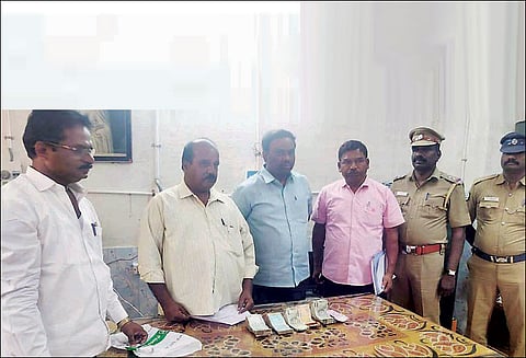 கம்பைநல்லூர், தளி அருகே வாகன சோதனையில் ரூ1.82 லட்சம் பறிமுதல் பறக்கும் படை அதிகாரிகள் நடவடிக்கை