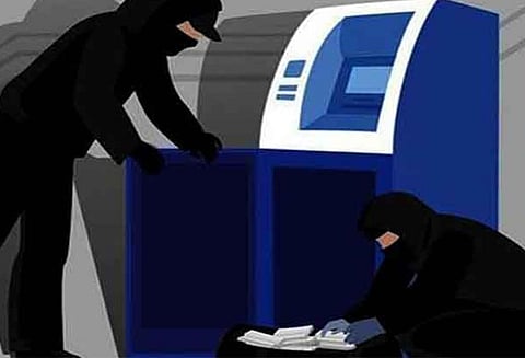 மராட்டியத்தில் துணிகரம்: ரூ.30 லட்சத்துடன் ஏ.டி.எம். எந்திரத்தை தூக்கி சென்ற கொள்ளையர்கள்