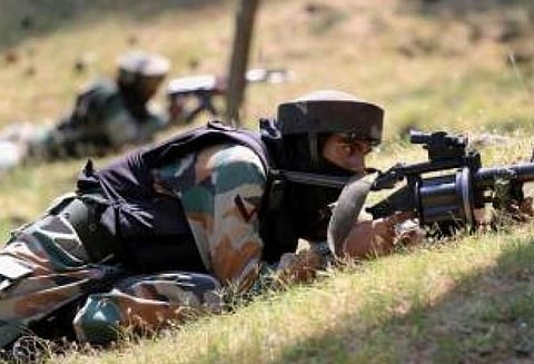 எல்லையில் பாகிஸ்தான் அத்துமீறி துப்பாக்கிச்சூடு: இந்திய வீரர் பலி, 3 பேர் படுகாயம்