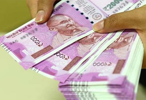 வருமானத்துக்கு அதிகமாக சொத்து சேர்த்ததாக புகார்: 4 அரசு அதிகாரிகளின் வீடு, அலுவலகங்களில் சோதனை - ஊழல் தடுப்புபடை நடவடிக்கை