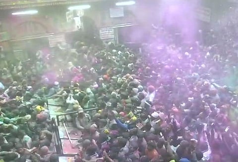 வடமாநிலங்களில் ஹோலி பண்டிகை உற்சாகமாக கொண்டாட்டம்