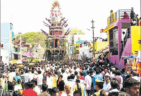 ஓசூரில் சந்திரசூடேஸ்வரர் கோவில் தேரோட்டம் - ஆயிரக்கணக்கான பக்தர்கள் வடம் பிடித்து இழுத்தனர்