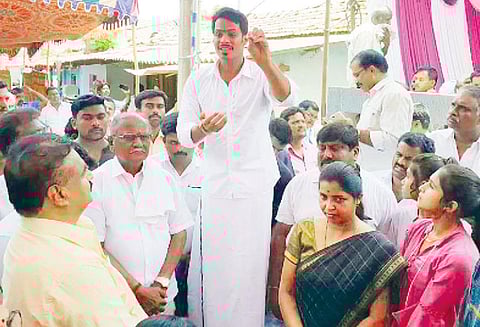 நடிகை சுமலதா குறித்து நிகில் குமாரசாமி மறைமுக தாக்கு