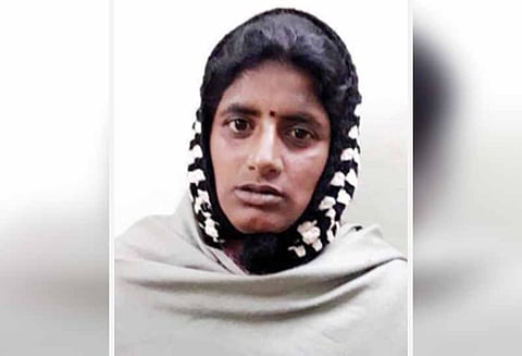 கள்ளக்காதலுக்கு இடையூறு, மகளை கொலை செய்த தாய் கைது