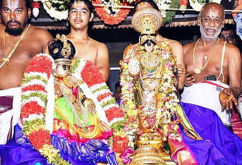 ஸ்ரீரங்கம் ரெங்கநாதர் கோவிலில் நம்பெருமாள்-தாயார் சேர்த்தி சேவை திரளான பக்தர்கள் சாமி தரிசனம்