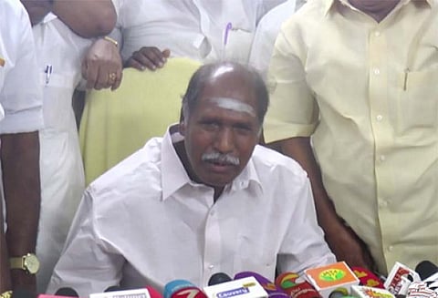 புதுச்சேரி மக்களவை தொகுதியில் என்ஆர் காங்கிரஸ் கட்சி சார்பில் கே.நாராயணசாமி போட்டி