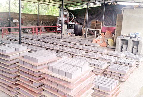 கட்டுமான பொருட்களில் முக்கிய இடம் பெற்றுள்ள ‘பிளை ஆஷ்’ கற்கள்