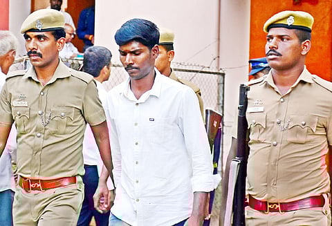 சம்பள பிரச்சினையில் தகராறு, இரட்டை கொலை வழக்கில் வாலிபருக்கு 3 ஆயுள் தண்டனை - கோவை கோர்ட்டு தீர்ப்பு