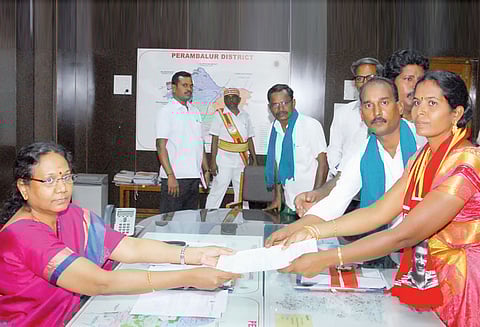 பெரம்பலூர் நாடாளுமன்ற தொகுதியில் நாம் தமிழர் கட்சி பெண் வேட்பாளர் வேட்பு மனு தாக்கல் இதுவரை 2 பேர் மட்டுமே மனு