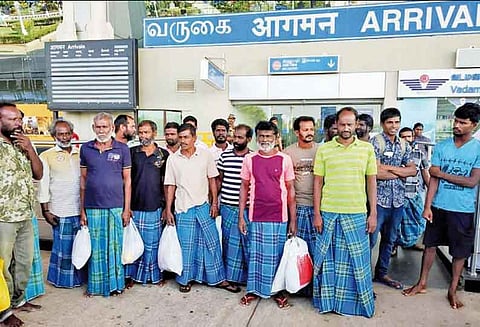 இலங்கையில் விடுதலையான மீனவர்கள் பாம்பன் திரும்பினர்