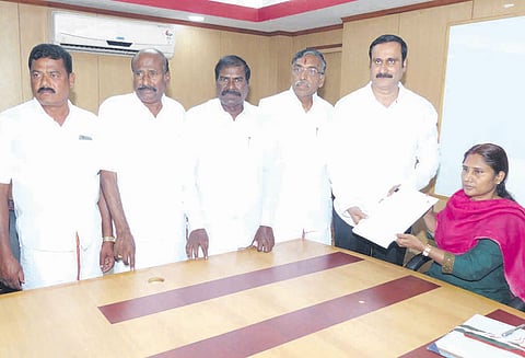 தர்மபுரி நாடாளுமன்ற தொகுதியில் பா.ம.க. வேட்பாளர் டாக்டர் அன்புமணி ராமதாஸ் வேட்புமனு தாக்கல்