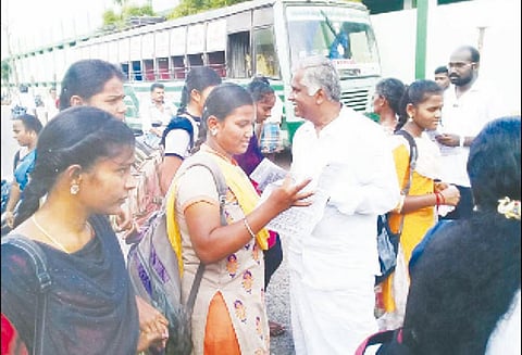 புதுக்கோட்டை நாடாளுமன்ற தொகுதியை மீட்க நோட்டாவிற்கு வாக்களிக்க கோரி சமூகநல பேரவையினர் பிரசாரம்