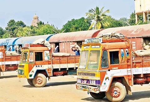 கும்பகோணத்துக்கு பெரிய வெங்காயம் வரத்து அதிகரிப்பு கிலோ ரூ.10-க்கு விற்பதால் விவசாயிகள் கவலை