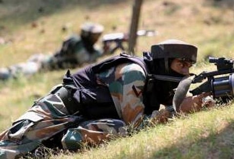 காஷ்மீர் எல்லையில் பாகிஸ்தான் அத்துமீறி தாக்குதல்; இந்திய வீரர் பலி