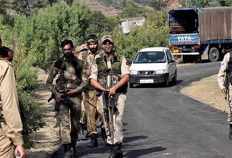 ஜம்மு காஷ்மீர் : ஜெய்ஷ் இ முகம்மது இயக்க பயங்கரவாதிகள் 3 பேர் கைது