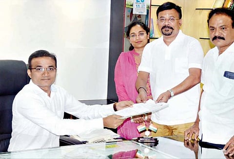 திண்டுக்கல் நாடாளுமன்ற தொகுதி மக்கள் நீதி மய்யம் வேட்பாளர் உள்பட 6 பேர் வேட்புமனு தாக்கல்