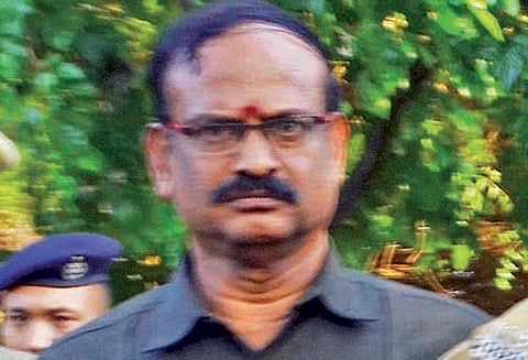 மதுரையில் பத்திரிகை அலுவலகம் எரிப்பு வழக்கு: குற்றவாளியாக அறிவிக்கப்பட்ட போலீஸ் அதிகாரிக்கு 4 ஆண்டு சிறை ஐகோர்ட்டு தீர்ப்பு