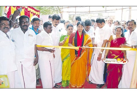 மத்தியில் தி.மு.க.-காங்கிரஸ் கூட்டணி ஆட்சி அமைந்தால் தீப்பெட்டி, பட்டாசு தொழில்கள் பாதுகாக்கப்படும் கனிமொழி எம்.பி. பேச்சு