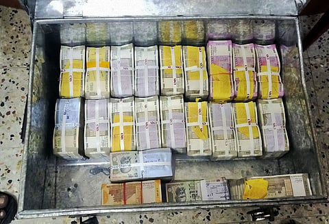 மயிலாப்பூரில் வாகன சோதனை ஏ.டி.எம்.மில் நிரப்ப கொண்டு சென்ற ரூ.2 கோடி பறிமுதல்