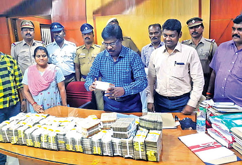 பரங்கிமலையில் தேர்தல் பறக்கும் படை சோதனையில் ரூ.1.37 கோடி பறிமுதல் ஏ.டி.எம்.களில் நிரப்ப கொண்டு சென்றபோது சிக்கியது