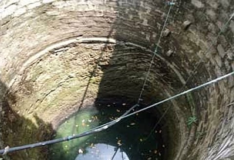 கூடுவாஞ்சேரி அருகே கிணற்றில் தனியார் நிறுவன ஊழியர் பிணம்