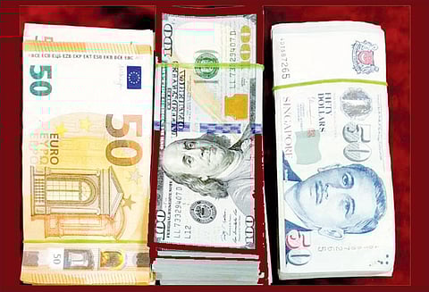 திருச்சி விமான நிலையத்தில் ரூ.17 லட்சம் வெளிநாட்டு பணம் பறிமுதல் திருவாரூர் பயணியிடம் விசாரணை