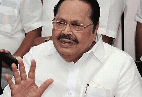 நேருக்குநேர் எங்களை எதிர்க்க முடியாமல் அதிகாரிகளை ஏவி விட்டு முதுகிலே குத்த பார்க்கிறார்கள் துரைமுருகன் பேட்டி