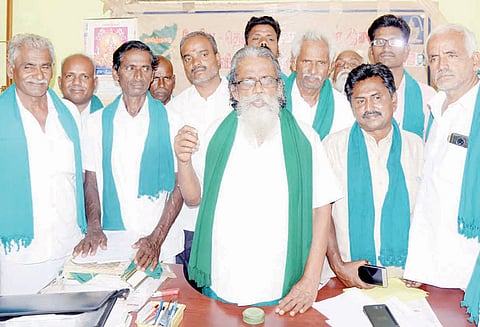 வாரணாசி தொகுதியில் விவசாயிகள் வேட்பு மனு தாக்கல் செய்ய “அகோரி வேடத்தில் பிச்சை எடுத்து டெபாசிட் செலுத்துவோம்”