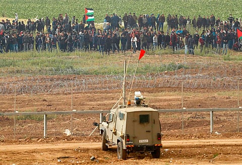 இஸ்ரேல் எல்லையில் பாலஸ்தீனியர்களின் போராட்டத்தில் துப்பாக்கி சூடு; 4 பேர் பலி