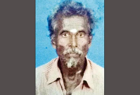 விழுப்புரம் அருகே ஏரியில் அழுகிய நிலையில் முதியவர் பிணம் - கொலையா? போலீஸ் விசாரணை