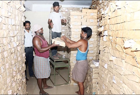 4½ லட்சம் மாணவர்களுக்கு வழங்குவதற்காக விழுப்புரத்துக்கு விலையில்லா பாடப்புத்தகங்கள் வந்தன