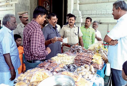 சிவன்மலை கோவிலில் பாதுகாப்பு குறித்து சென்னை அதிகாரி ஆய்வு கோவில் இணை ஆணையர் புறக்கணித்தார்