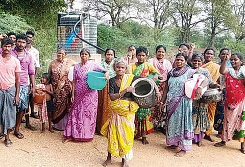 குடிநீர் வழங்கக்கோரி காலி குடங்களுடன் பொதுமக்கள் போராட்டம் - பெண்ணாடம் அருகே பரபரப்பு