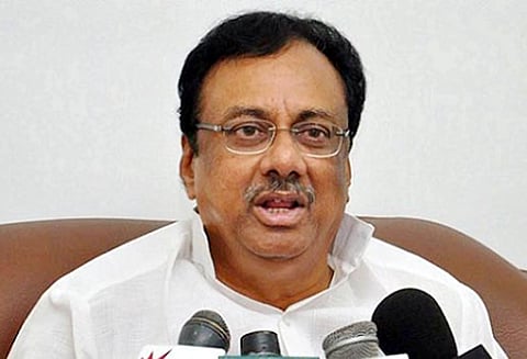 மகனை ஜெயிக்க வைப்பதற்காக ஓ.பன்னீர்செல்வம் சொன்னதால் வாக்குப்பதிவு எந்திரங்கள் அனுப்பப்பட்டதா? ஈ.வி.கே.எஸ்.இளங்கோவன் கேள்வி