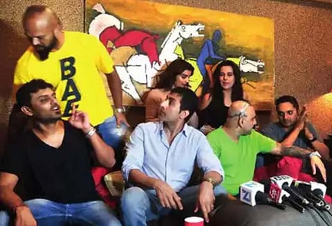 பெண்களின் பொய்யான செக்ஸ் புகாரில் இருந்து ஆண்களை பாதுகாக்க "மென் டூ" இயக்கம்