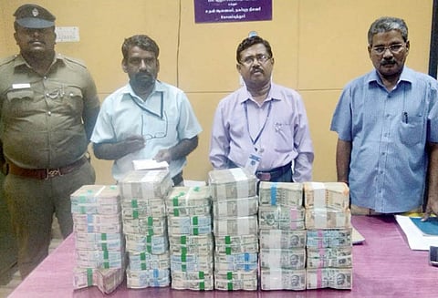 கோவை அருகே பறக்கும் படை அதிரடி, ஏ.டி.எம். எந்திரத்தில் நிரப்ப கொண்டு சென்ற ரூ.2 கோடி பறிமுதல்