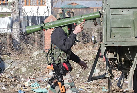 எல்லையில் பதற்றத்தை தணிக்க வேண்டும்: இந்தியாவுக்கு பாகிஸ்தான் வலியுறுத்தல்