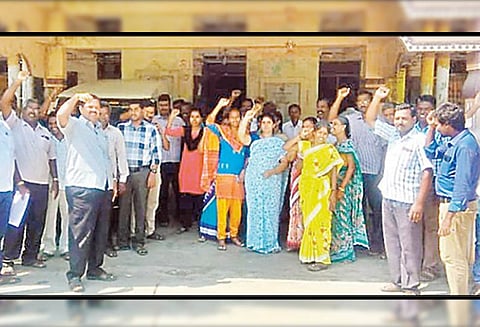 அகவிலைப்படியை உடனே வழங்கக்கோரி, அரசு ஊழியர்கள் ஆர்ப்பாட்டம் - 22 இடங்களில் நடந்தது