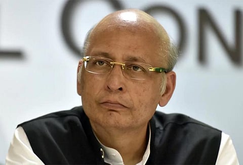 தேர்தல் அறிக்கை தயாரிக்க அரசு எந்திரத்தை தவறாக பயன்படுத்திய பா.ஜனதா - தேர்தல் கமி‌ஷனில் காங்கிரஸ் புகார்