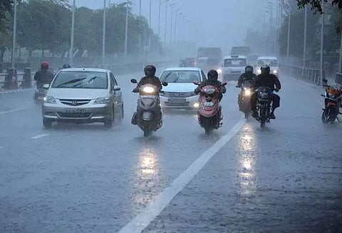 தமிழகத்தில் இடியுடன் கூடிய கனமழைக்கு வாய்ப்பு வானிலை ஆய்வு மையம் தகவல்