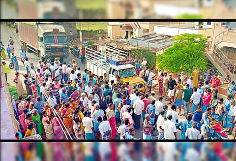 வீரபாண்டி அருகே, பட்டதாரிக்கு பாட்டில் குத்து; பொதுமக்கள் சாலை மறியல்