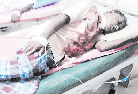 நாமக்கல்லில் பரபரப்பு: ஓட்டல் தொழிலாளியை கழுத்தை அறுத்து கொல்ல முயற்சி