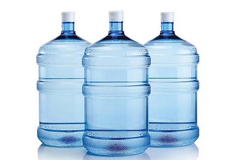 நகராட்சி சார்பில் வினியோகம் செய்யப்படும் தண்ணீர் தரம் குறைவு என புகார்: அம்மா உணவகத்துக்கு கொண்டு சென்ற 48 குடிநீர் கேன்கள் பறிமுதல்