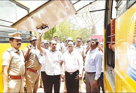 அரியலூர் மாவட்ட தனியார் பள்ளி பஸ்களை அதிகாரிகள் ஆய்வு