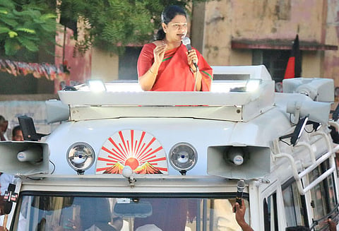 நாங்குநேரி, விக்கிரவாண்டி தொகுதிகளில் இடைத்தேர்தல் பிரசாரம் சூடு பிடித்தது